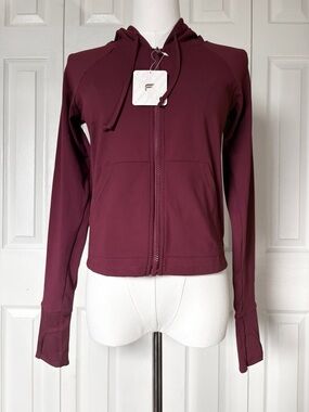 NWT Fabletics Oasis Cropped Hoodie in Merlot Size XS Activewear Jacket